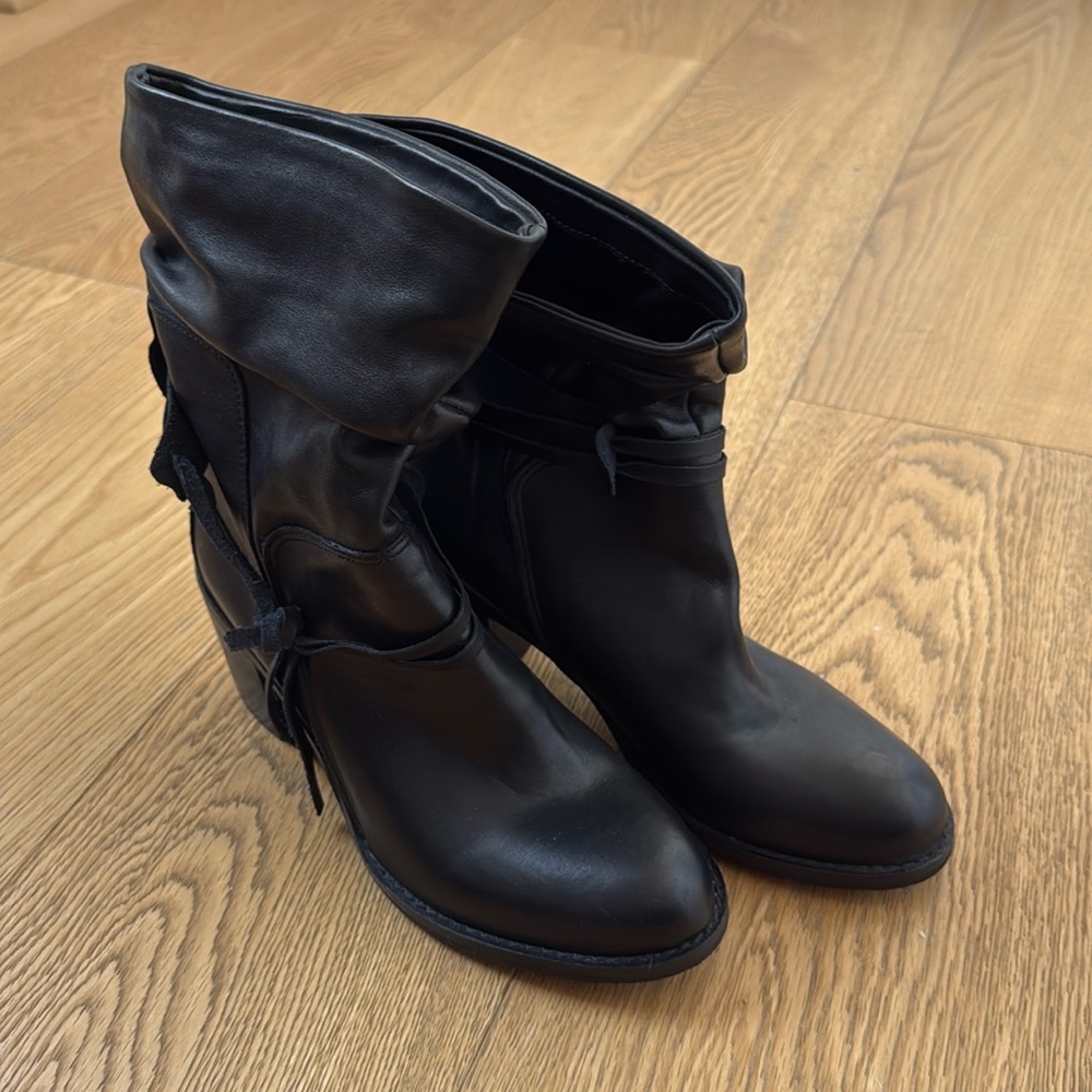 Black Slouchy Leather Boots, size 39
